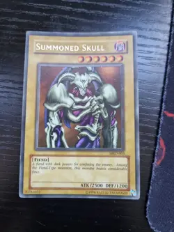 YUGIOH SUMMONED SKULL ULTRA RARE MRD-003 LIGHT PLAYED - Image 1