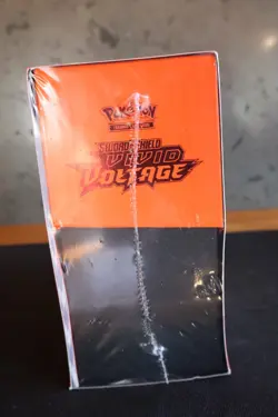 Pokemon TCG: NEW Sword & Shield-VIVID VOLTAGE Elite Trainer Box ETB NO RESERVE 820650807688 - Image 3