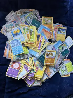 Pokemon Bulk Lot 170+ Holos, 500+ Non Holos. Almost 700 Cards Total. All NM - Image 2