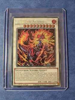 Yu-Gi-Oh! Jurassier-Astero • BLMM-DE018 • Secret Rare • Deutsch • NM - Image 1