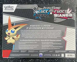 Pokemon Collezione Illustrazione Victini Luce Nera e Fuoco Bianco Italiano - Image 2