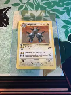 Magneton 009/102 Base Set (Shadowless) Holo 1st Edition Card 1999 WOTC English - Image 1