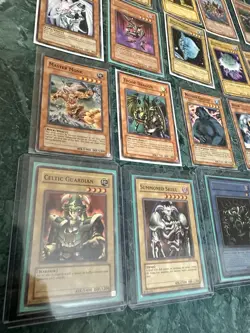 Lot of 22 cards 1996 Yu-Gi-Oh Holographic Rare Vintage Trading Cards - Image 2