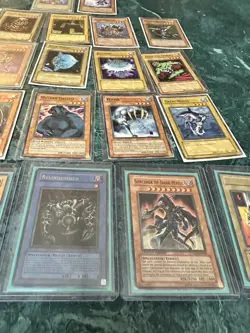 Lot of 22 cards 1996 Yu-Gi-Oh Holographic Rare Vintage Trading Cards - Image 3