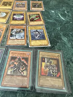 Lot of 22 cards 1996 Yu-Gi-Oh Holographic Rare Vintage Trading Cards - Image 4