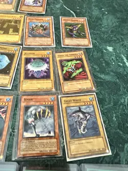 Lot of 22 cards 1996 Yu-Gi-Oh Holographic Rare Vintage Trading Cards - Image 5