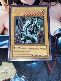 Yugioh Blue-Eyes White Dragon BPT-009 TIN SECRET RARE x1 DMG - Image 1