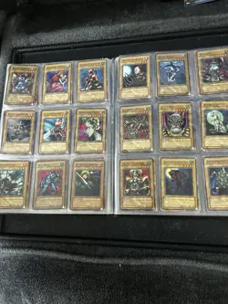 Yu-Gi-Oh Binder Collection Holos Regular And More Blue Eyes White Dragon Etc - Image 5