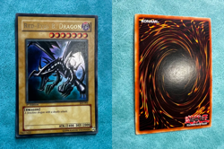 Vintage 2000s Yu-Gi-Oh Collection - SDK Blue eyes, SDY dark magician, SDD Duster - Image 4