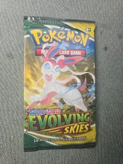 Pokemon TCG Sword & Shield Evolving Skies Booster Pack - Image 1
