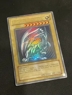 Blue-Eyes White Dragon SDK-001 Ultra Rare Unlimited Full Holo Bleed 🩸- MP - Image 3
