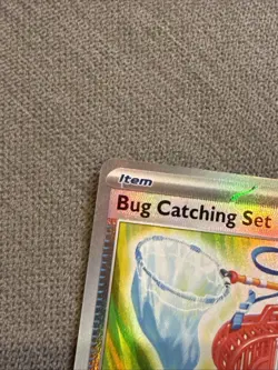 POKEMON BUG CATCHING SET 102/131 PROMO REVERSE POKEBALL PRISMATIC EVOLUTIONS - Image 2