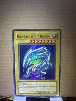 Blue Eyes White Dragon SDK-001 Heavily Played/Damaged - Image 1