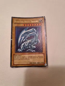 🔥 YUGIOH Blue-Eyes White Dragon SDK-001 ORIGINAL STARTER DECK KAIBA ULTRA (LP) - Image 1