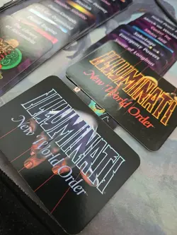 Illuminati New World Order (90 Cards Lot) Steven Jackson Games Red And Blue - Image 1