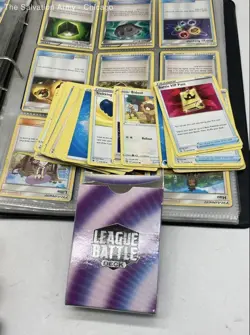 Pokemon League Battle Feraligatr Assorted Trading Cards Lot With Album - Image 4