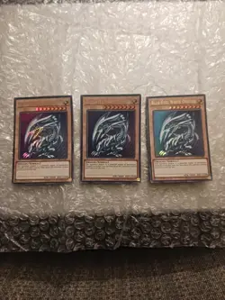 Konami Blue-Eyes White Dragon 1st Edition LCKC-EN001 Lot of 3 Cards Holo/Regular - Image 3
