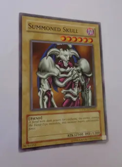 Summoned Skull Dark Legends DLG1-EN025 (Common, Unlimited, Excellent / VLP) - Image 1