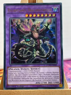 Raubpflanze Drachostapelia DUPO-DE069 Ultra Rare Deutsch NM YUGIOH - Image 1