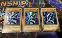 YuGiOh Blue Eyes White Dragon Ultra LOB-001 Unlimited Original PLAYSET - NM/VLP - Image 1