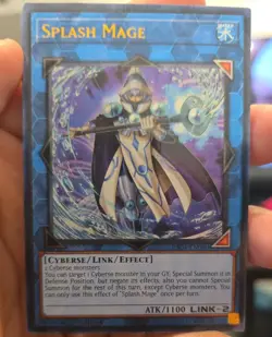 Yugioh Splash Mage RA04-EN080 1sr Ed Prismatic Ultimate Rare NM - Image 1