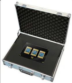 Yu-Gi-Oh! 25th Anniversary Ultimate Kaiba Blue-Eyes White Dragon Set W/Case - Image 1