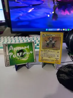 Pokemon TCG Magneton 9/102 Holo Base Set Unlimited MP - Image 1