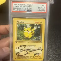 Pokemon 1999 Jungle 1st Edition - Pikachu 60/64 - PSA 8 auto 10 Sarah natochenny - Image 2