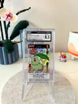 Pokemon - 2000 Nissui Battle Seal - Chikorita Prism #1 - CGC 8.5 - Image 1