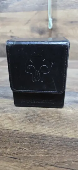 Magic the Gathering MTG Mana Flip Deck Box Ultra Pro BLACK Magnetic Pre Owned - Image 1