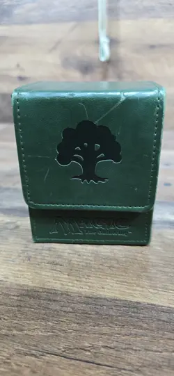 Magic the Gathering MTG Mana Flip Deck Box Ultra Pro GREEN Magnetic Pre Owned - Image 1