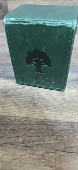 Magic the Gathering MTG Mana Flip Deck Box Ultra Pro GREEN Magnetic Pre Owned - Image 3