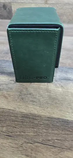 Magic the Gathering MTG Mana Flip Deck Box Ultra Pro GREEN Magnetic Pre Owned - Image 4