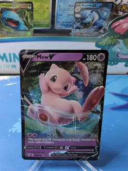 Mew V 069/189 Swsh03: Darkness Ablaze Holo - NM - Image 1