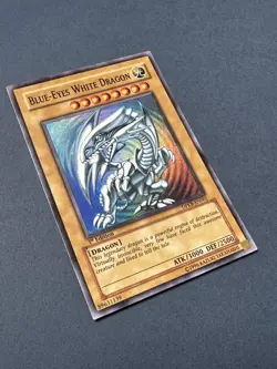Yu-Gi-Oh TCG Blue-Eyes White Dragon Super Rare DPKB-EN001 1st Edition -LP - Image 1