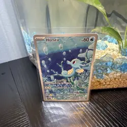 Pokemon Horsea 067/064 Sv: Shrouded Fable Illustration Rare Holo 60 HP Basic - Image 1