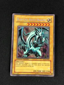 YUGIOH BLUE EYES WHITE DRAGON FL1-EN001 SECRET HP/CREASES - Image 1