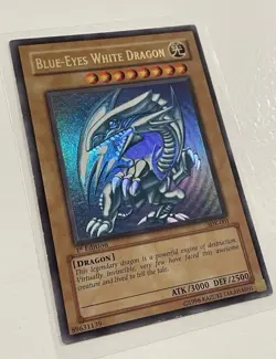 Blue-Eyes White Dragon SDK-001 1st Edition N.A. - LP - Holo Bleed 🩸 - Image 4