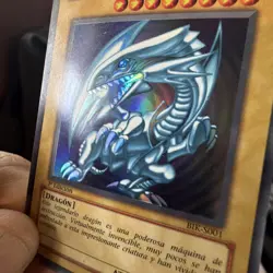 YUGIOH BLUE-EYES WHITE DRAGON BIK-S001 1st ULTRA HP SPANISH - Image 3