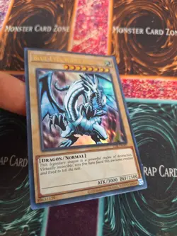 Yugioh Blue-Eyes White Dragon LOB-EN001 Ultra Rare Unlimited Near Mint - Image 2