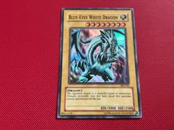 Blue-Eyes White Dragon - Super Rare - SKE-001 - Unlimited Edition NM - Image 1