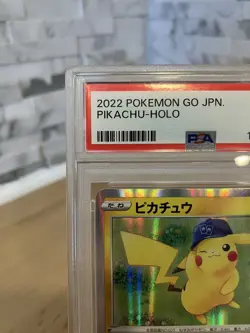 2022 POKEMON GO JPN #028 PIKACHU-HOLO PSA 10 - Image 3
