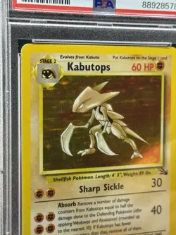 1999 POKEMON FOSSIL #9 KABUTOPS-HOLO PSA 7 - Image 4