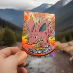 1999 Topps #33 Nidorino Rainbow Foil TV Pokemon Animation Series 1 Blue Logo NM - Image 1