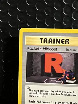 Rocket's Hideout - 1st Edition - 63/64 Neo Revelation - Pokemon TCG - 2001 - Image 2