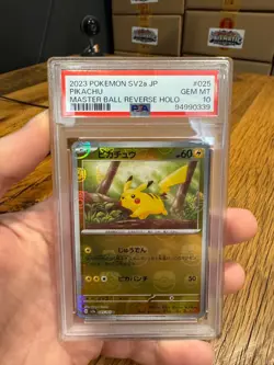 Pikachu Master Ball PSA 10 (025/165 Sv2a: Pokemon Card 151 Holo) - Japanese - Image 1