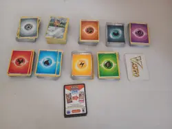 Lotto di 560 carte Pokemon GCC cards tra comuni Holo energie Vastro - Image 1