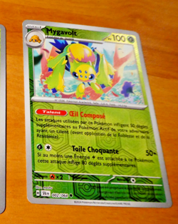 POKEMON FRANCAISE CARD REVERSE HOLO CARTE MYGAVOLT 002/131 PRE FR MINT 2025 - Image 1