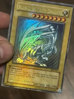 Yugioh Blue-Eyes White Dragon SDK-001 Ultra Rare Unlimited LP Heavy Holo Bleed - Image 1