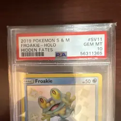 PSA 10 Pokemon Froakie Hidden Fates Shiny Vault Holo SV11/SV94 2019 Basic HP50 - Image 2